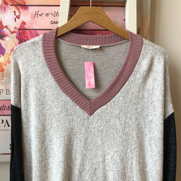 NWT Hummingbird Boho V-Neck Grey Pullover Sweater - Picture 4 of 7
